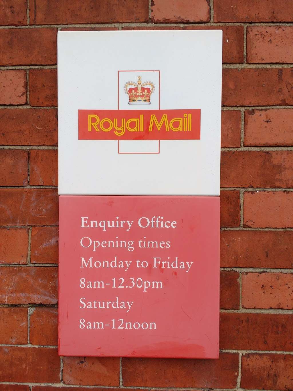 Royal Mail | 33 Market Pl, London N2 8BQ, UK | Phone: 0345 774 0740