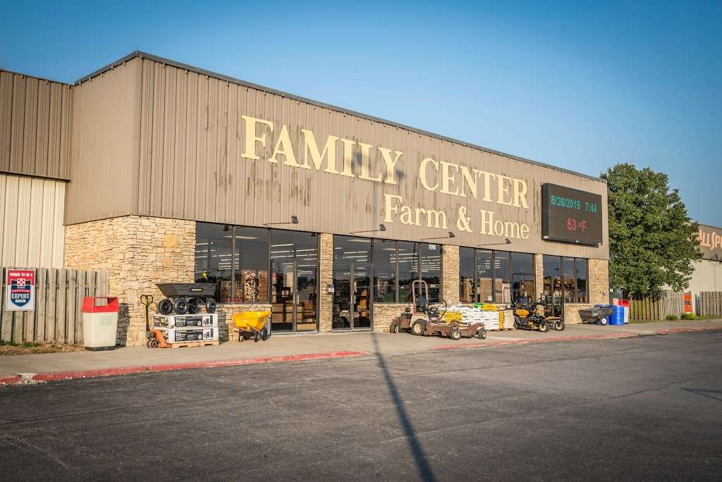 Family Center Farm and Home Harrisonville | 2601 Cantrell Rd, Harrisonville, MO 64701, USA | Phone: (816) 884-6100