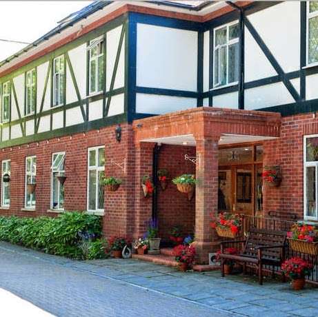 Five Oaks Care Home | 377 Cockfosters Rd, Barnet EN4 0JT, UK | Phone: 020 8449 7000