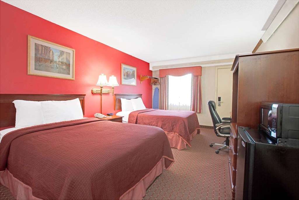 Travelodge by Wyndham Parsippany | 625 US-46, Parsippany, NJ 07054, USA | Phone: (973) 567-3708