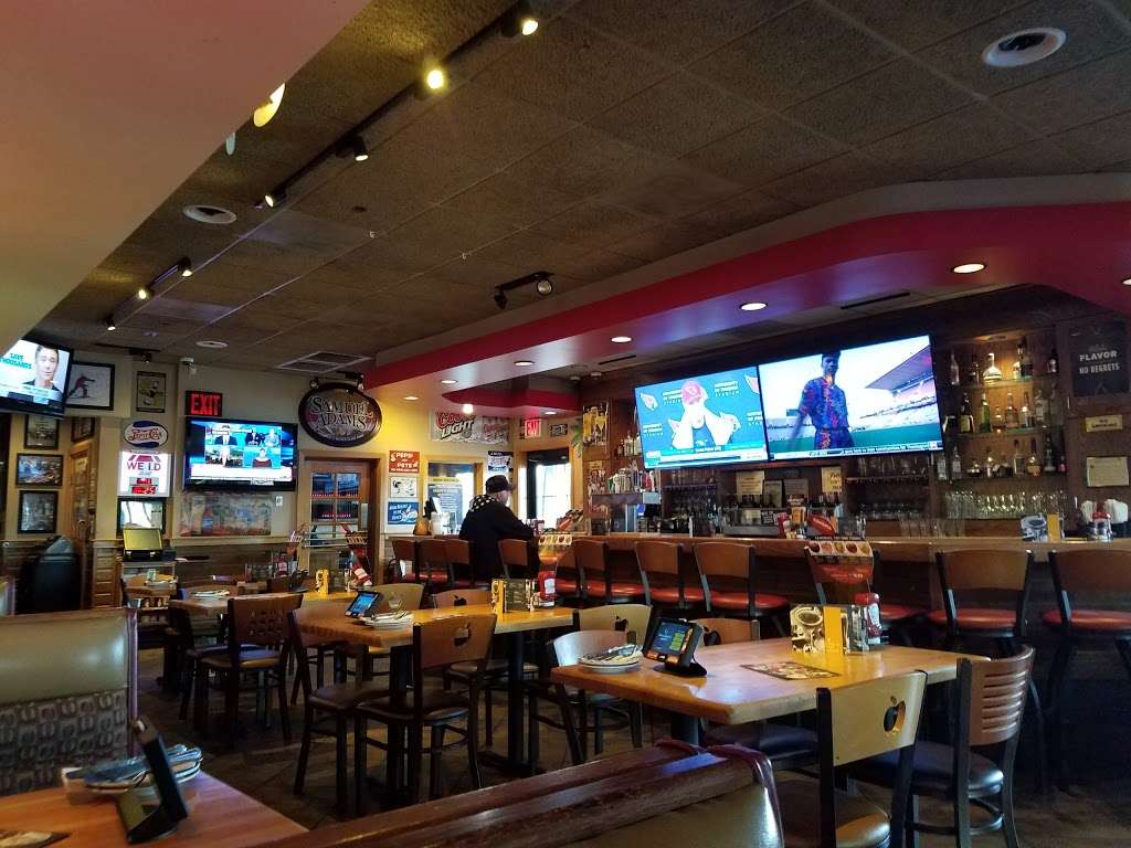 Applebees Grill + Bar | 2720 Veterans Road West, Staten Island, NY 10309, USA | Phone: (718) 943-1200