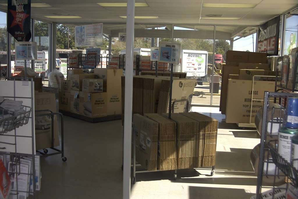 U-Haul Moving & Storage of Baytown | 2703 N Main St, Baytown, TX 77521, USA | Phone: (281) 428-1564