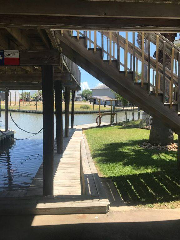 Casitadelfin Vacation Rental | 102 Dolphin Ln, Freeport, TX 77541, USA