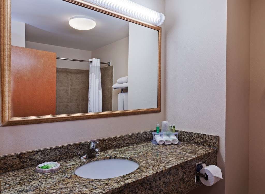 Holiday Inn Express & Suites Selma | 15408 I-35 N #2, Selma, TX 78154, USA | Phone: (210) 651-3885