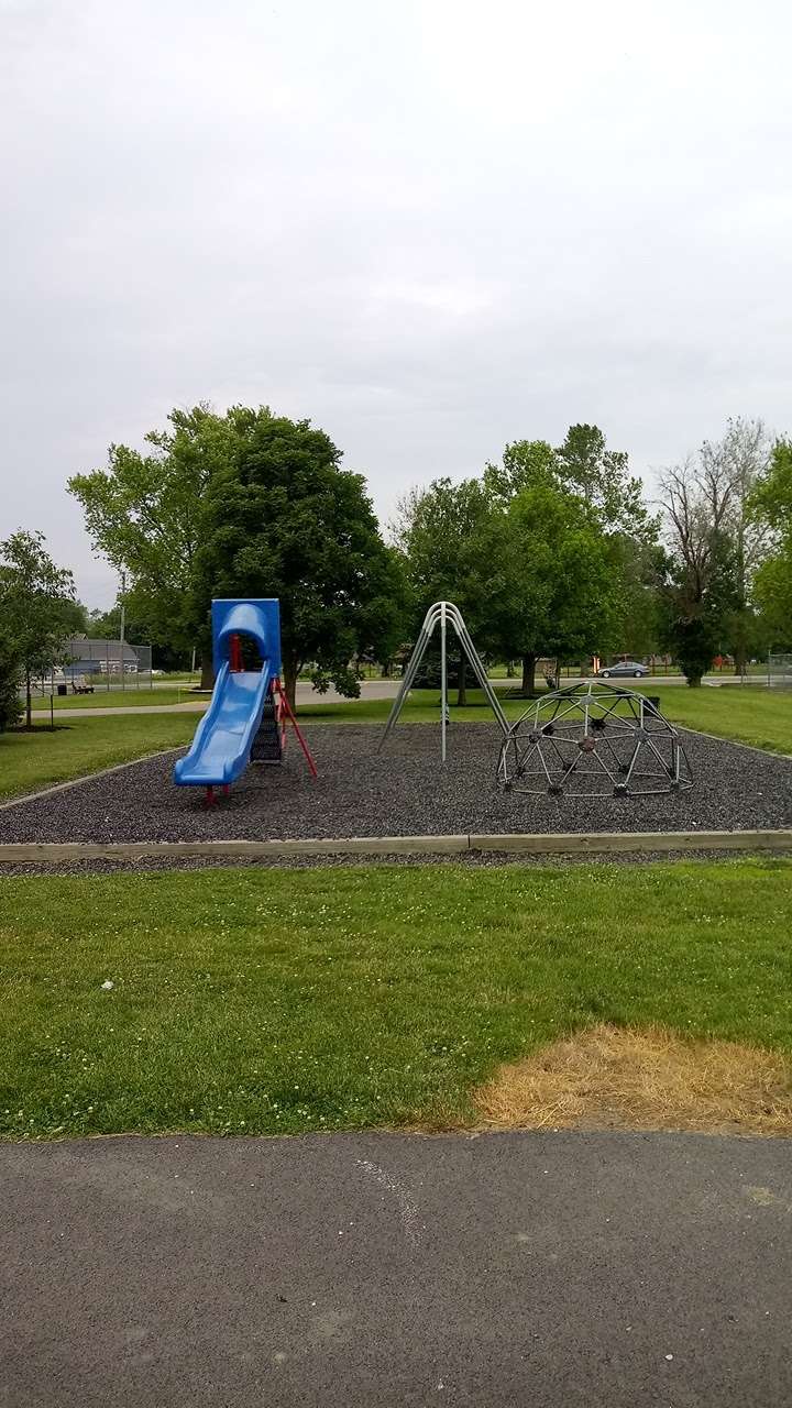 Parking Lot | 405 N 4th St, Kentland, IN 47951, USA