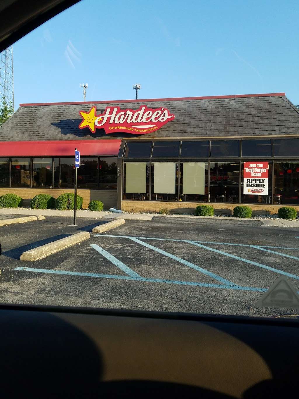 Hardees | 1215 W Main St, Greenfield, IN 46140 | Phone: (317) 462-2011