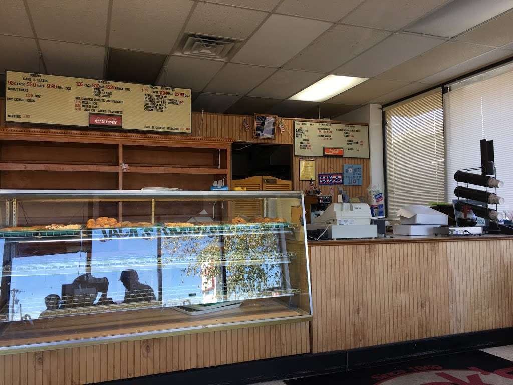 Jacks Donuts | 2400 S Lees Summit Rd # 110, Independence, MO 64055, USA | Phone: (816) 461-7424