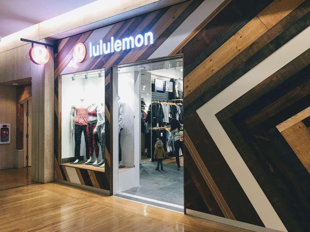 lululemon, 2106 Northbrook Ct 