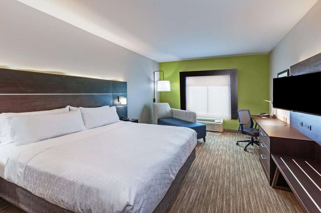 Holiday Inn Express & Suites Sealy | 2370 TX-36, Sealy, TX 77474, USA | Phone: (979) 877-0700