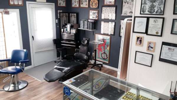 Lunchbox Tattoo & Body Piercing | 3604 N Chapel Hill Rd, Johnsburg, IL 60050, USA | Phone: (815) 363-8288