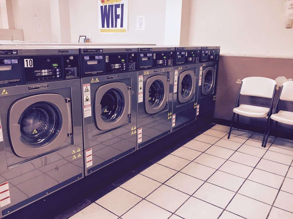 Walnut Place Laundromat | 4241 Walnut St, Kansas City, MO 64111, USA | Phone: (816) 531-9999