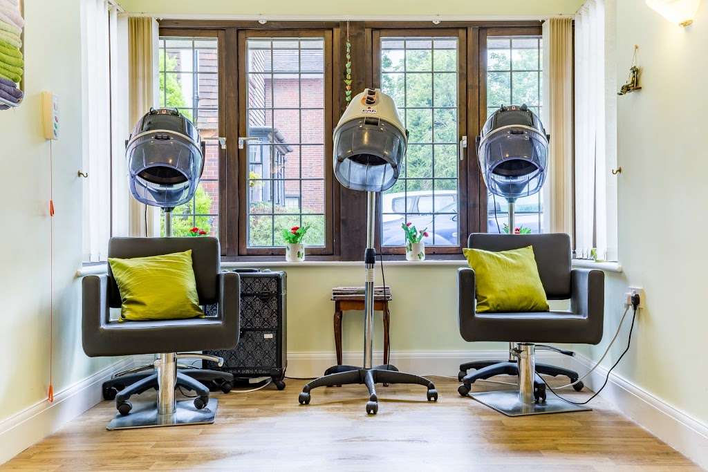 Barchester - Reigate Beaumont Care Home | Colley Ln, Reigate RH2 9JB, UK | Phone: 01737 225544