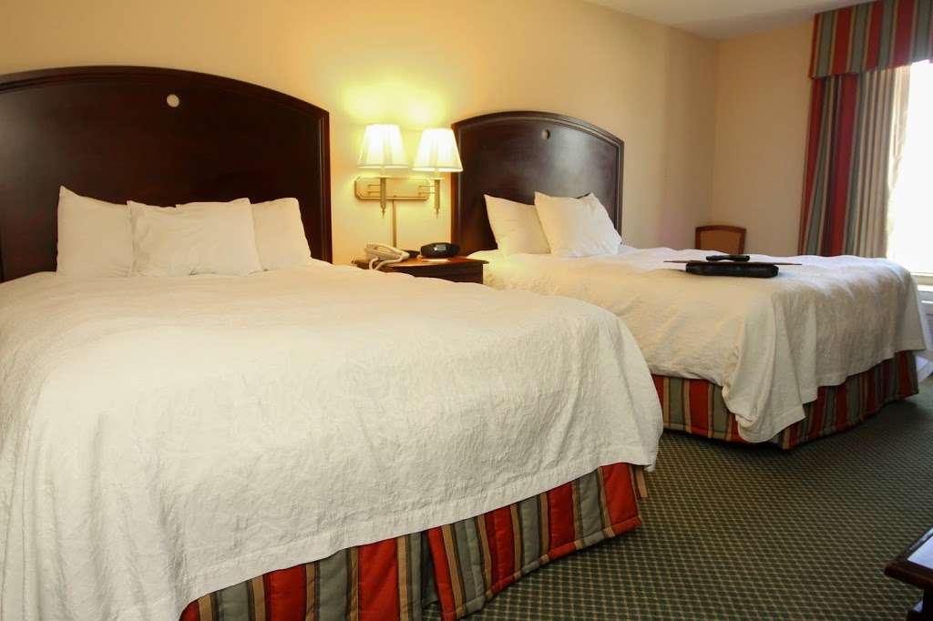 Hampton Inn Clinton | 900 Kansas Ave, Clinton, MO 64735, USA | Phone: (660) 885-4488