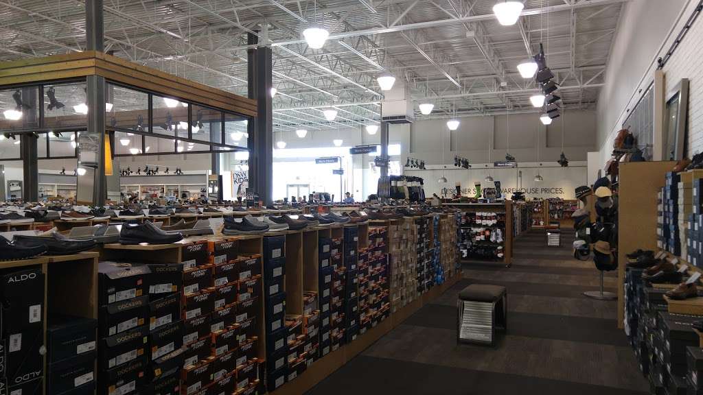 DSW Designer Shoe Warehouse in 702 Commons Dr, Geneva, IL 60134, USA