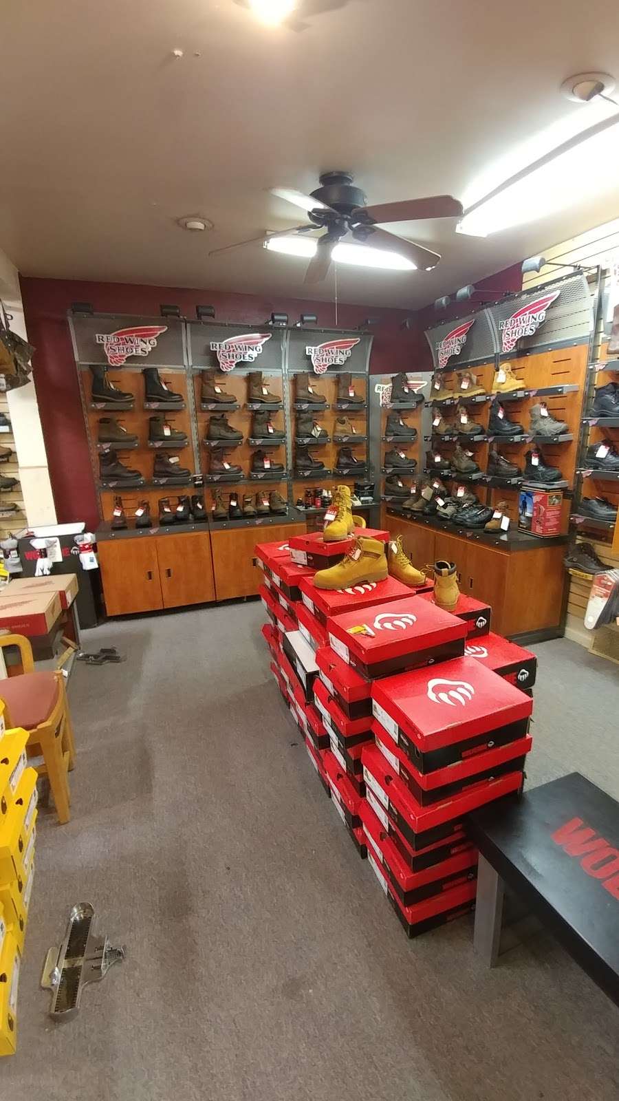 Tonys Shoes | 1333 S Black Horse Pike, Williamstown, NJ 08094, USA | Phone: (856) 740-1121