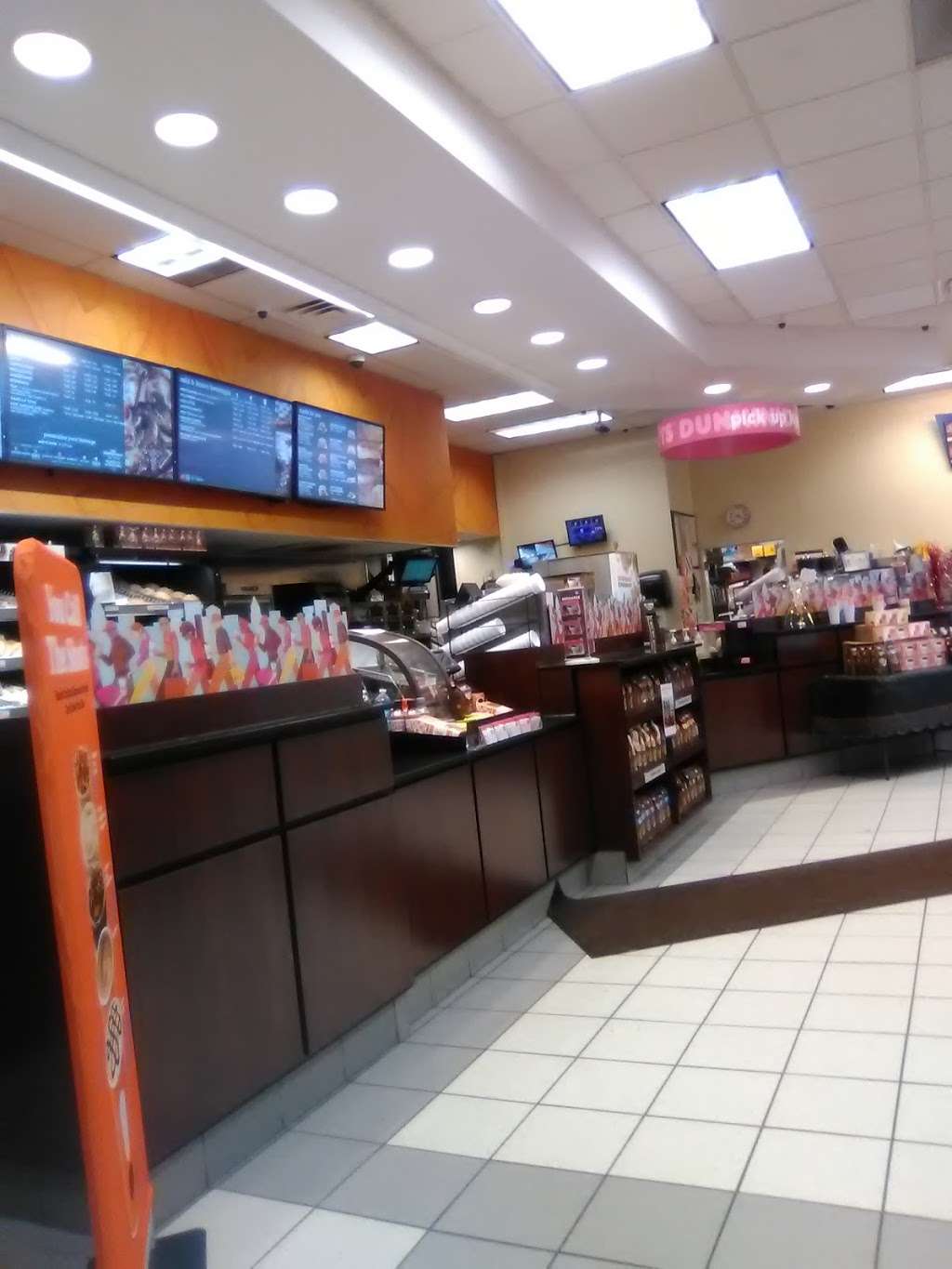 Dunkin Donuts | 1755 W Addison St, Chicago, IL 60613, USA | Phone: (773) 248-4777