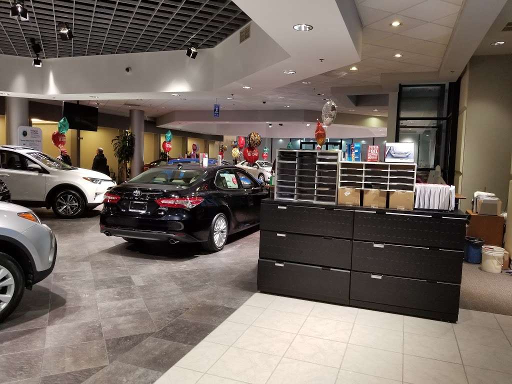 Bredemann Toyota | 1301 W Dempster St, Park Ridge, IL 60068, USA | Phone: (847) 655-1435