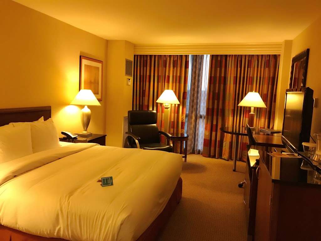 Hilton Chicago OHare Airport | 10000 W, OHare International Airport (ORD), Ave, Chicago, IL 60666 | Phone: (773) 686-8000