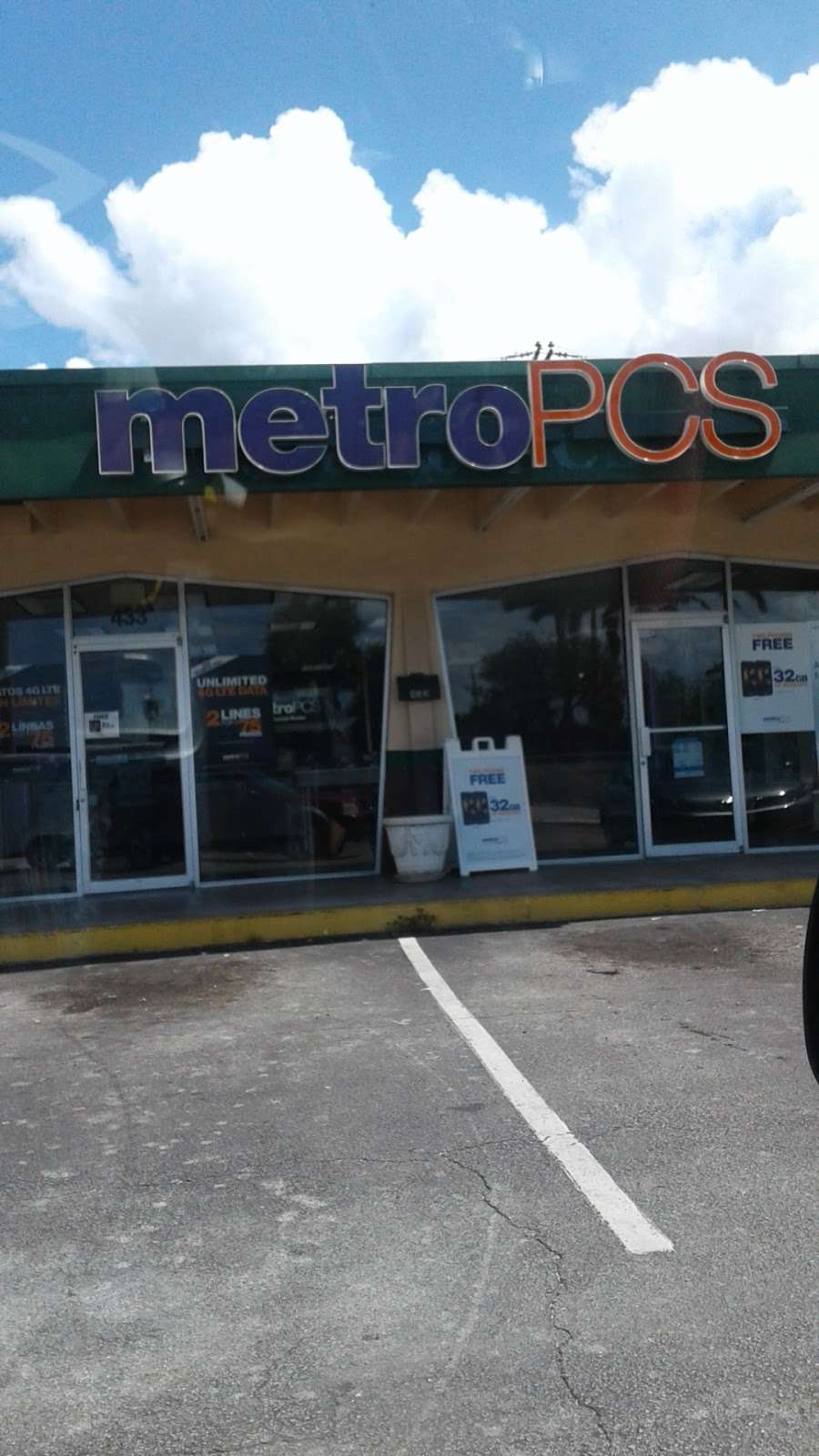 Metro by T-Mobile | 433 SE 2nd St, Belle Glade, FL 33430, USA | Phone: (561) 992-4999