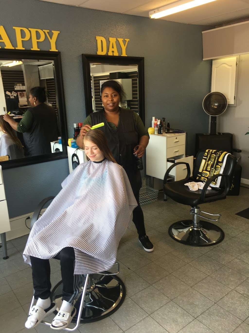 Cut To The Chase Family Hair Salon | 9214 E State Rte 350, Raytown, MO 64133 | Phone: (816) 859-9191