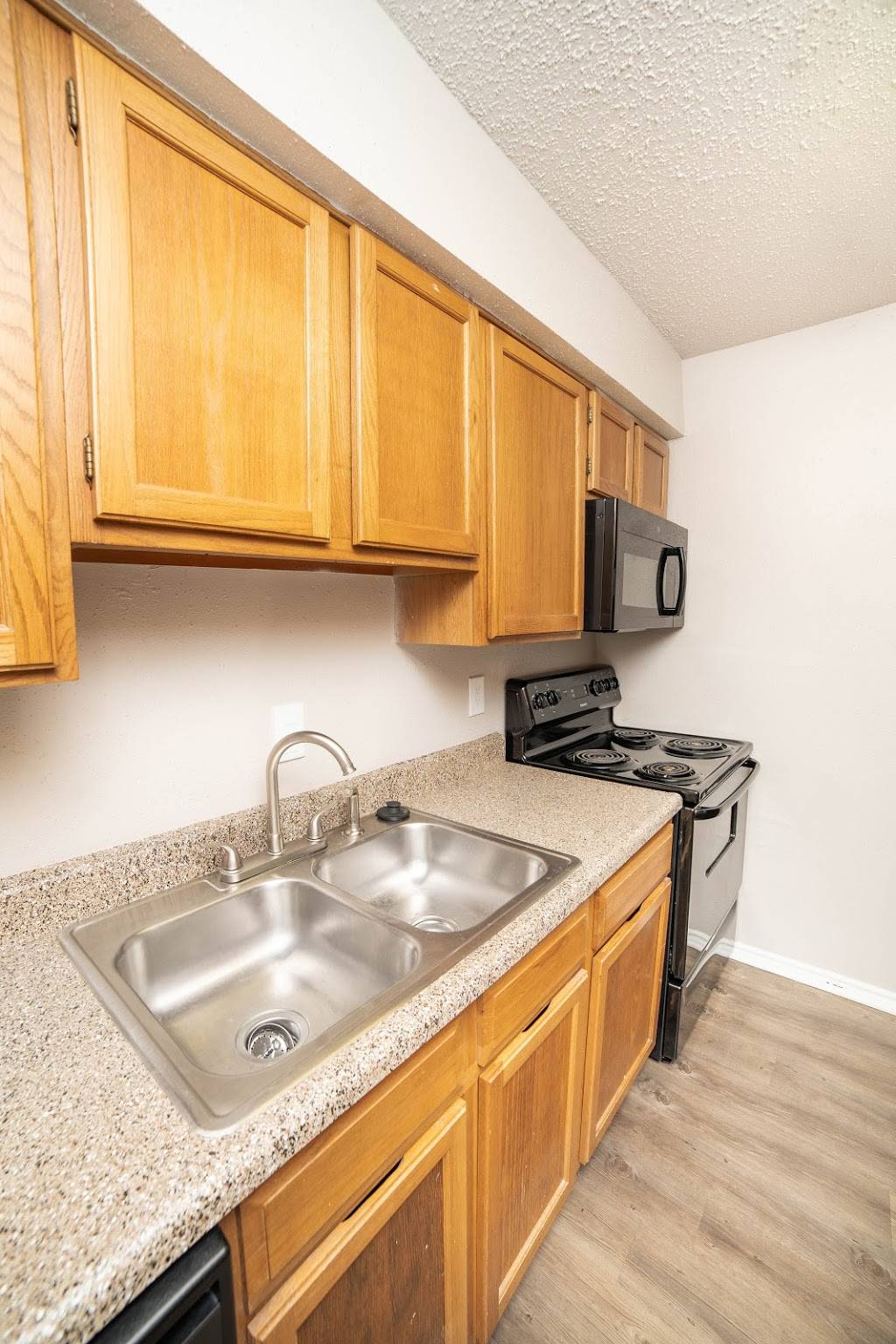 The Corners Apartments | 210 E Wintergreen Rd, DeSoto, TX 75115 | Phone: (972) 224-8491