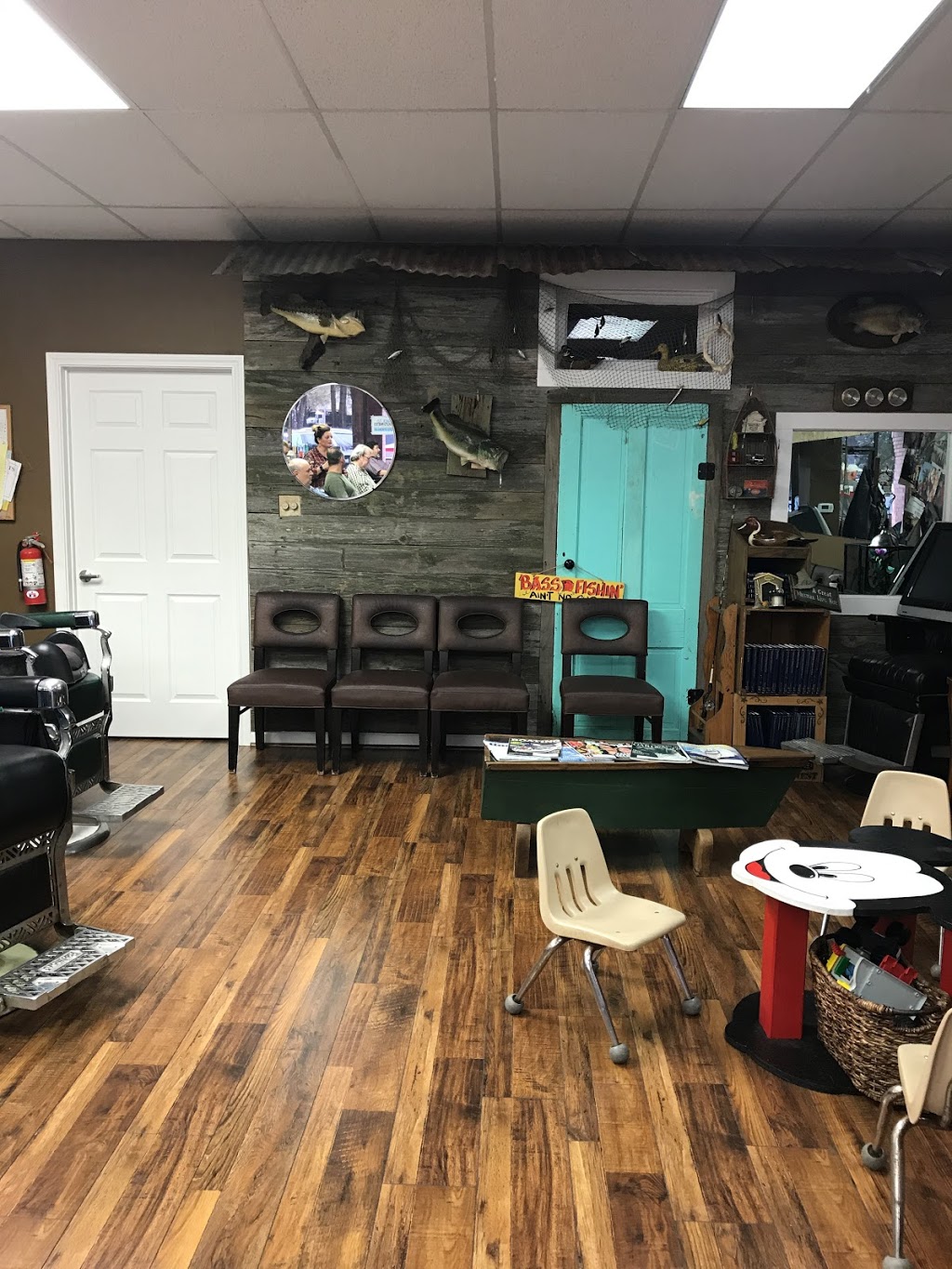 Kingwood Barber Shop III | 2714 W Lake Houston Pkwy #120, Kingwood, TX 77339, USA | Phone: (281) 361-5300
