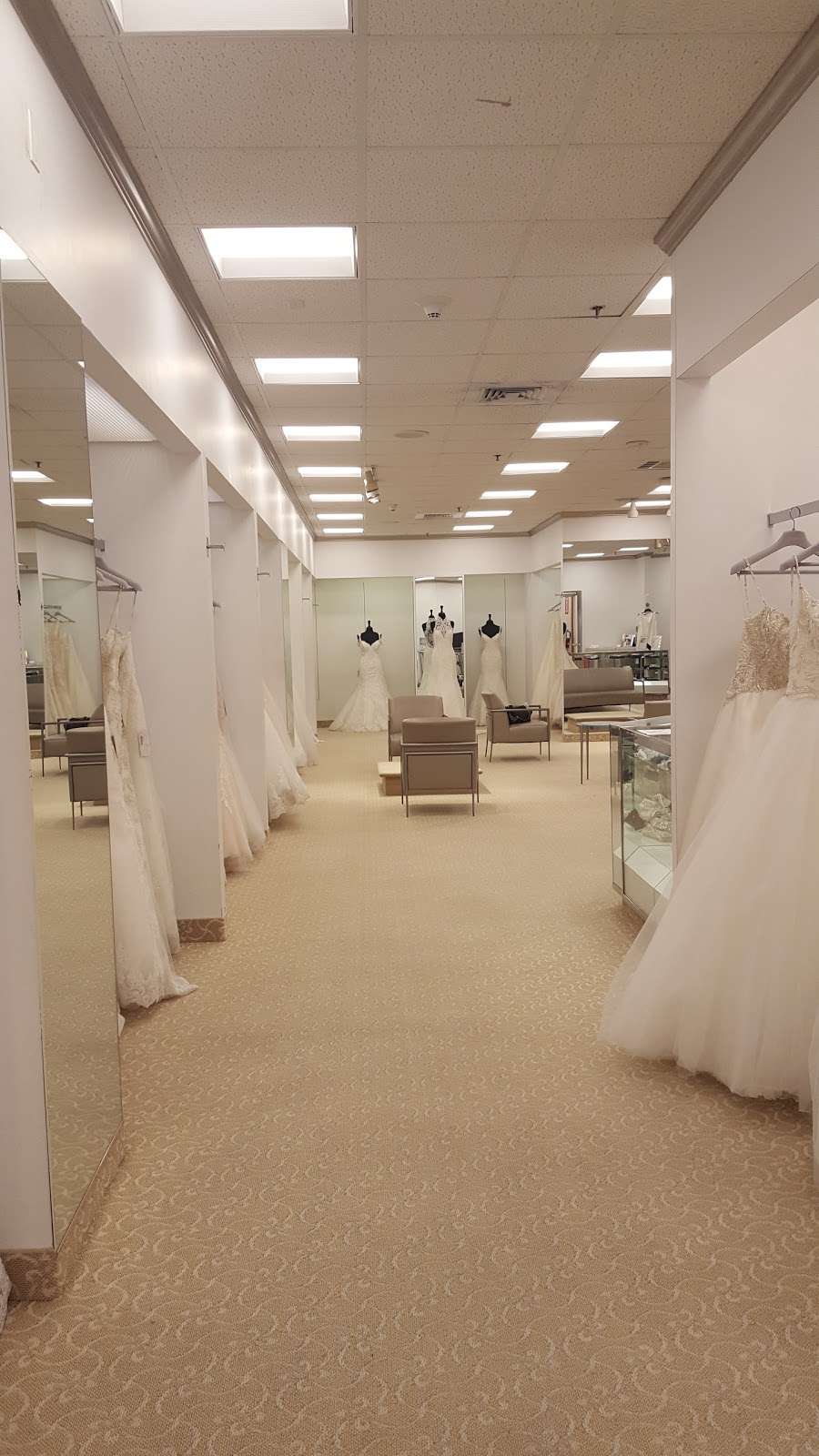 Macys Bridal Salon by Demetrios | 1100 Northern Blvd, Manhasset, NY 11030, USA | Phone: (516) 869-0391