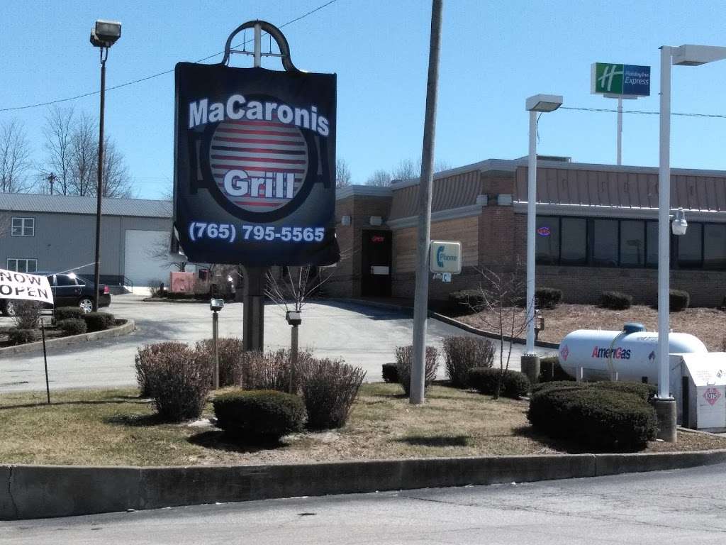 MaCaronis Grill | 1015 N Main St, Cloverdale, IN 46120, USA | Phone: (765) 795-5565
