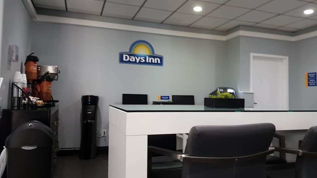 Days Inn Fort Lauderdale-Oakland Park Airport North | 1595 W Oakland Park Blvd, Fort Lauderdale, FL 33311, USA | Phone: (954) 484-9290