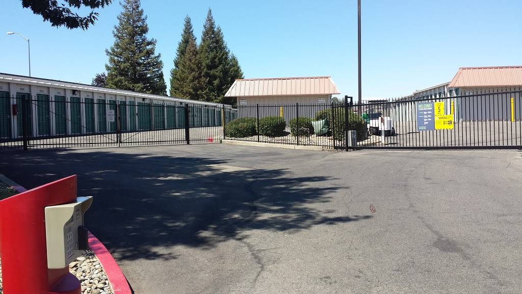 Extra Space Storage | 100 Junction Blvd, Roseville, CA 95678, USA | Phone: (916) 786-3601