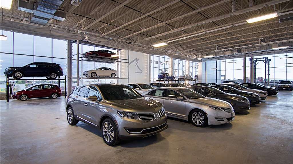 Fox Ford Lincoln | 2501 N Elston Ave, Chicago, IL 60647, USA | Phone: (773) 687-7800