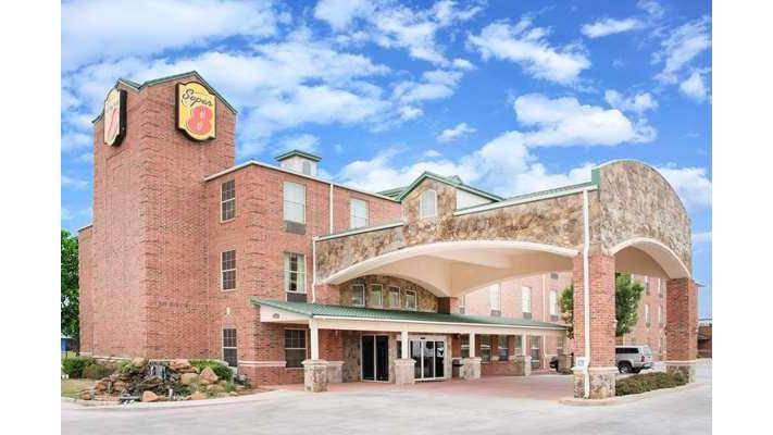 Super 8 by Wyndham Lubbock TX | 6510 I-27, Lubbock, TX 79412, USA | Phone: (806) 771-8000