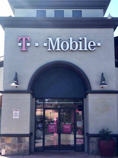 T-Mobile | 3740 Iowa Ave #101, Riverside, CA 92507, USA | Phone: (951) 684-5478
