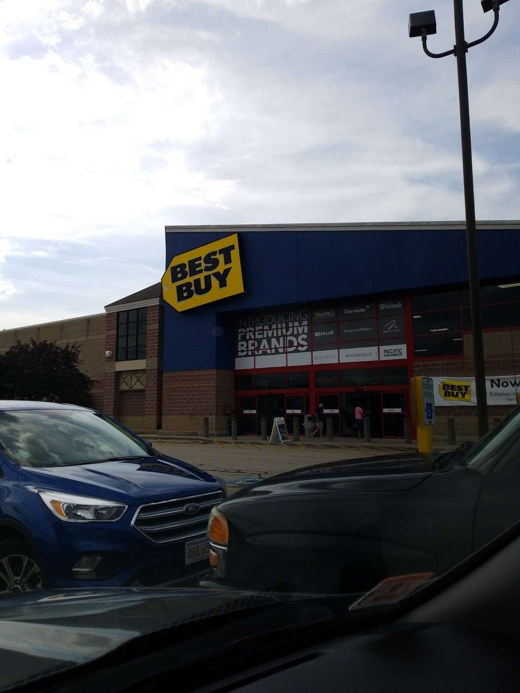 Best Buy | 290 S Broadway Unit E, Salem, NH 03079, USA | Phone: (603) 890-9002