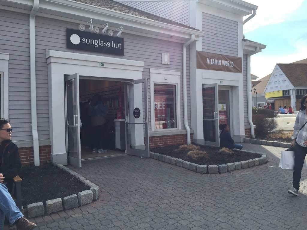 Sunglass Hut | 447 Evergreen Ct Route 32, Central Valley, NY 10917, USA | Phone: (845) 928-4915