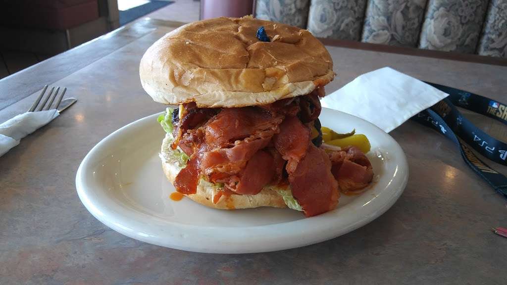Toms Burgers 21 | 14084 Amargosa Rd, Victorville, CA 92392, USA | Phone: (760) 241-7770