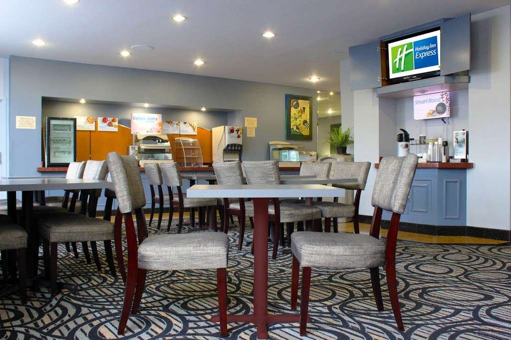 Holiday Inn Express Van Nuys | 8244 Orion Ave, Van Nuys, CA 91406, USA | Phone: (818) 989-5010