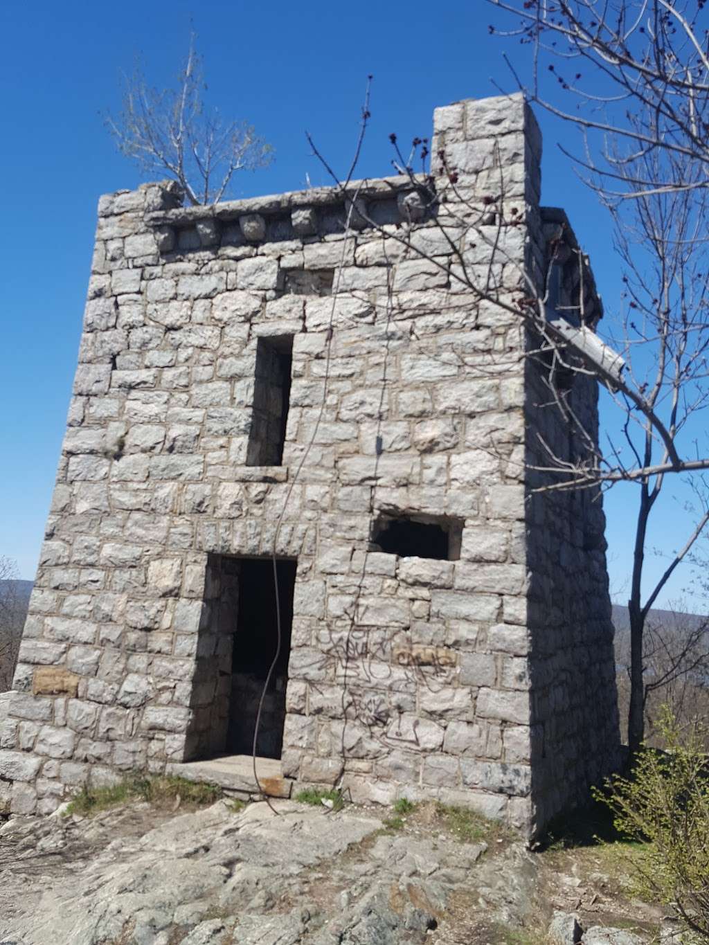 Ramapo Water Tower Ruins | Castle Point Trail, Oakland, NJ 07436