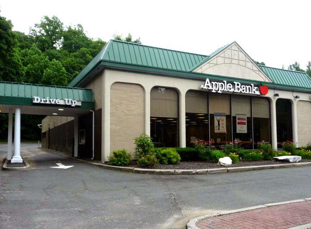 Apple Bank | Rose Hill Shopping Center, Thornwood, NY 10594, USA | Phone: (914) 769-8400