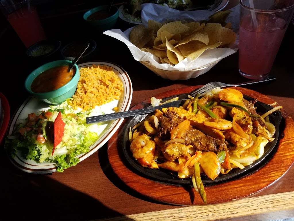 Los Cucos Mexican Cafe | 211 W Elm St, Wharton, TX 77488, USA | Phone: (979) 531-1961