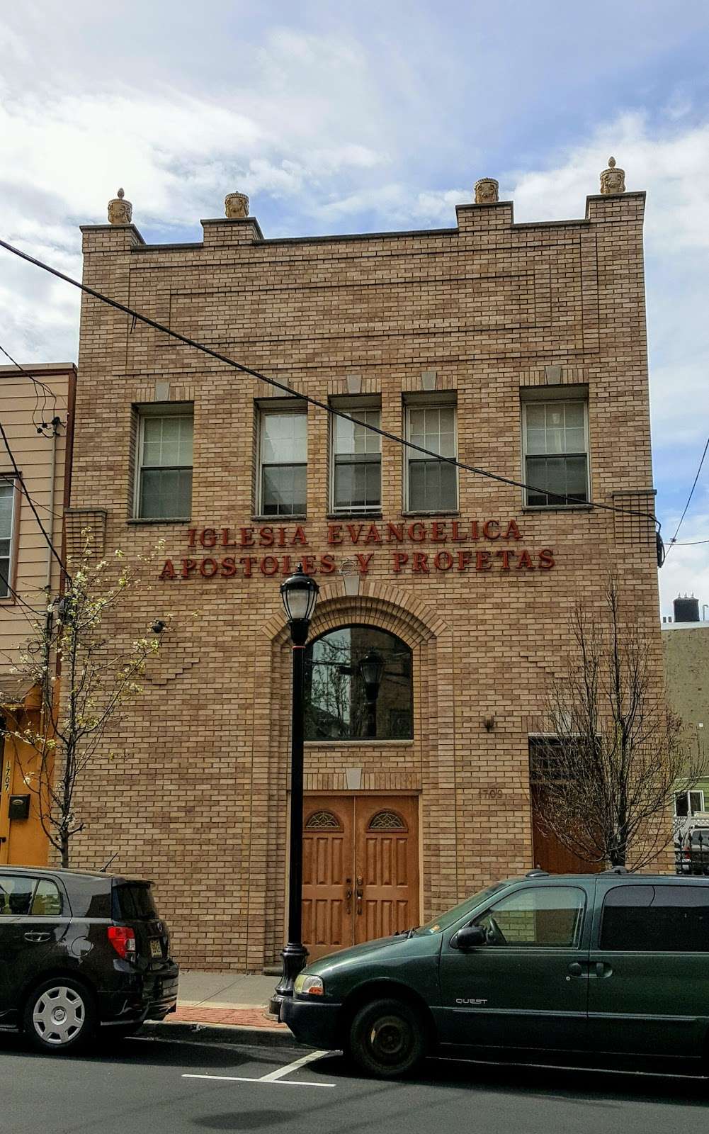 Iglesia Evangelica Apostoles y Profetas | 1709 New York Ave, Union City, NJ 07087, USA