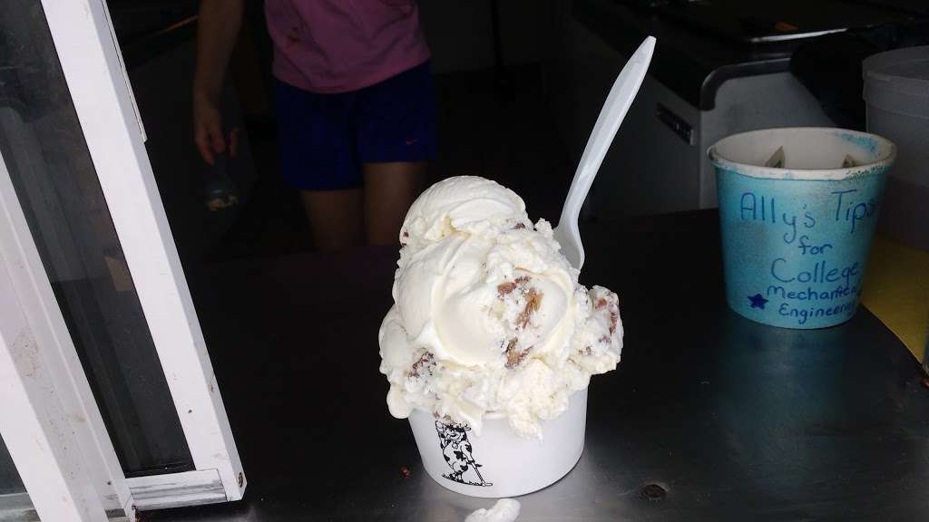 White Farms Ice Cream | 326 High St, Ipswich, MA 01938, USA | Phone: (978) 356-2633