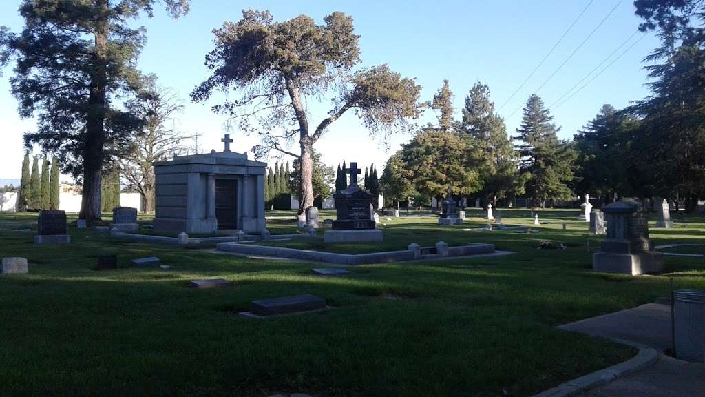 Silveyville Cemetery District | 800 S 1st St, Dixon, CA 95620, USA | Phone: (707) 678-5578