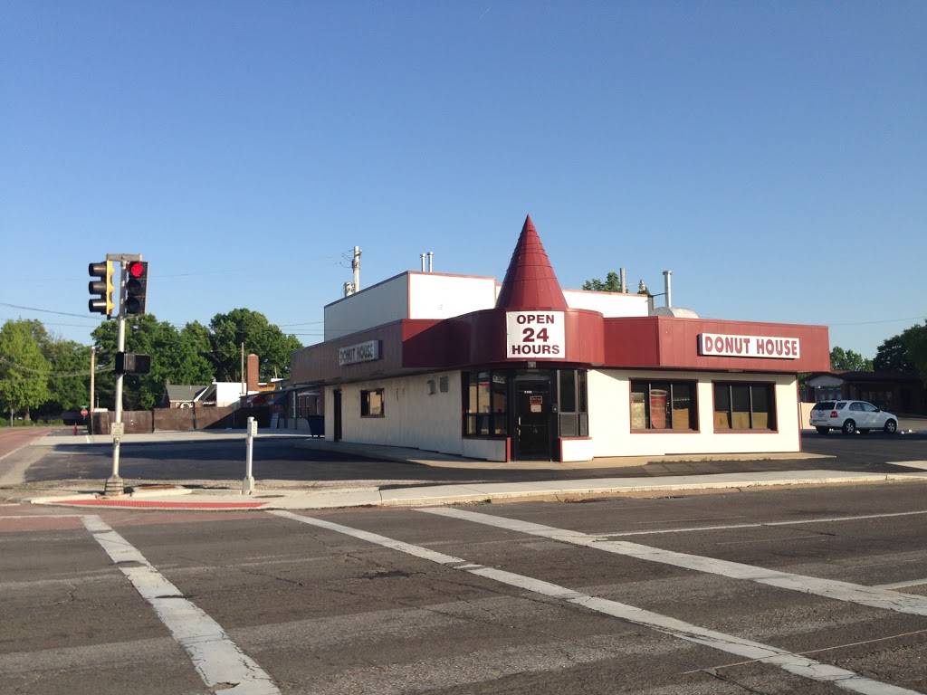 Donut House dcj | 8500 Morgan Ford Rd, St. Louis, MO 63123, USA | Phone: (314) 349-1178