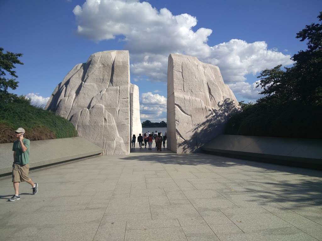 Martin Luther King Jr. Memorial Book store | 121 West Basin Dr SW, Washington, DC 20418, USA | Phone: (202) 347-1988