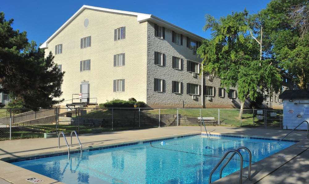 Lincoln Crest Apartments | 2054 S 102nd St #101, West Allis, WI 53227, USA | Phone: (414) 882-8551