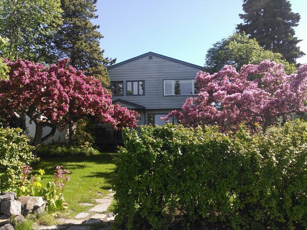 City Garden Bed & Breakfast | 1352 W 10th Ave, Anchorage, AK 99501 | Phone: (907) 276-8686