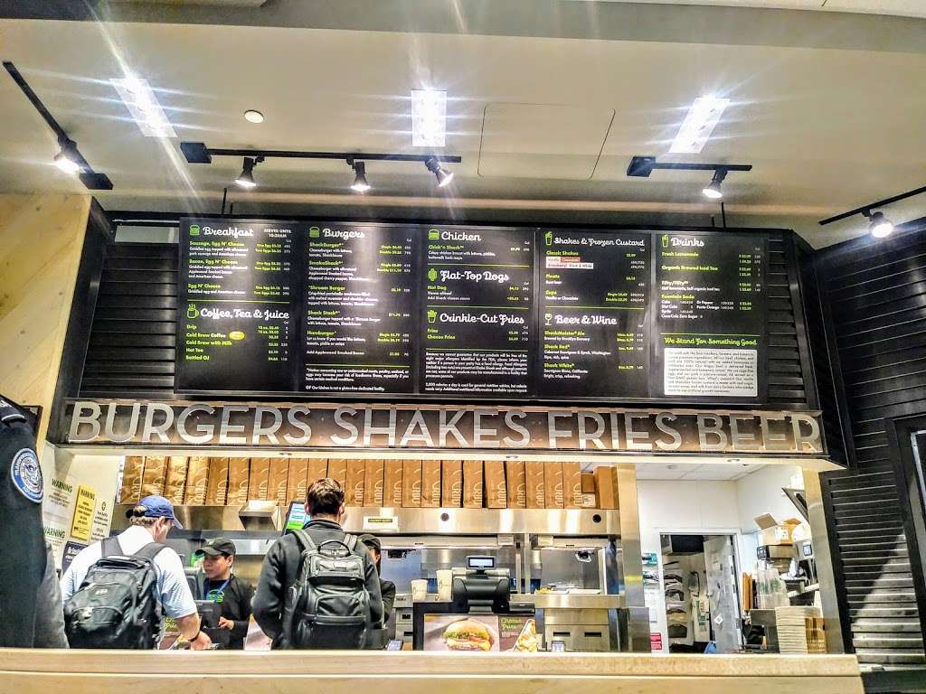 Shake Shack | LaGuardia Airport Terminal B near Gate 42, East Elmhurst, NY 11371, USA