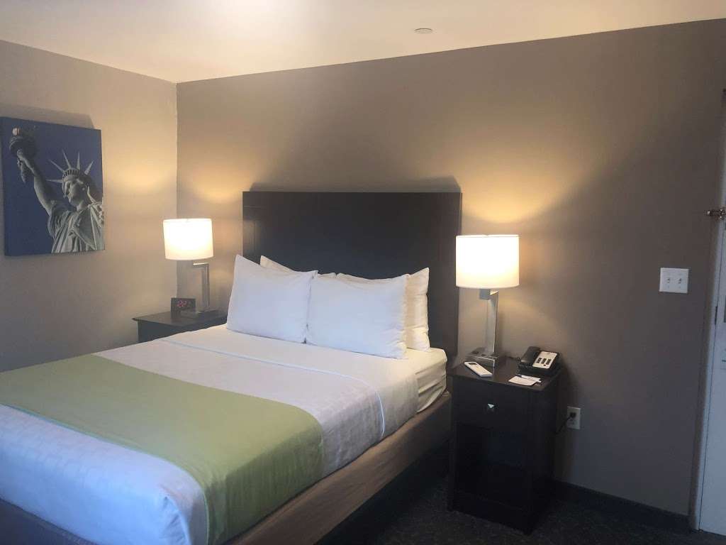 Best Western Fort Lee | 2300 NJ-4, Fort Lee, NJ 07024 | Phone: (201) 461-7000