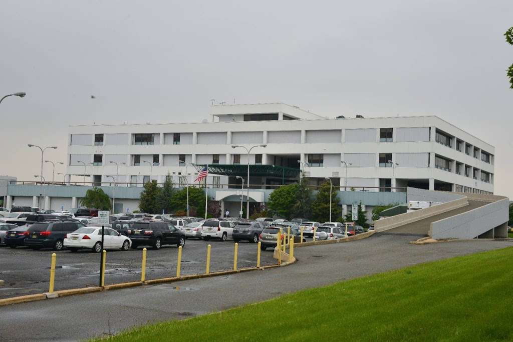 Hudson Regional Hospital | 55 Meadowlands Pkwy, Secaucus, NJ 07094, USA | Phone: (201) 392-3100